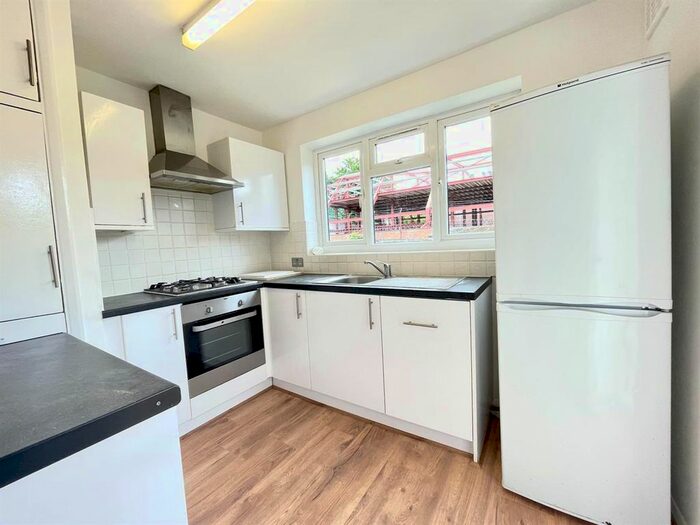 2 Bedroom Maisonette To Rent In Lichfield Grove, Finchley, N3