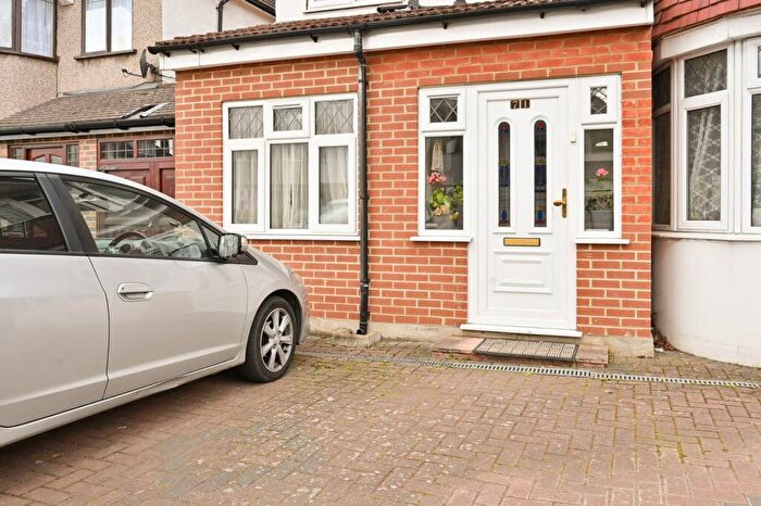 Studio To Rent In Kenmore Avenue, Kenton, Harrow, HA3