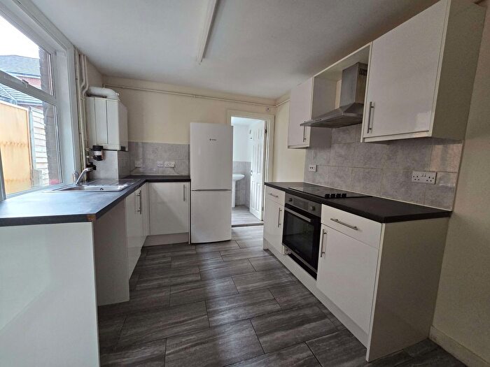 4 Bedroom Terraced House For Sale In Chiltern Rise, Town Centre, LU1