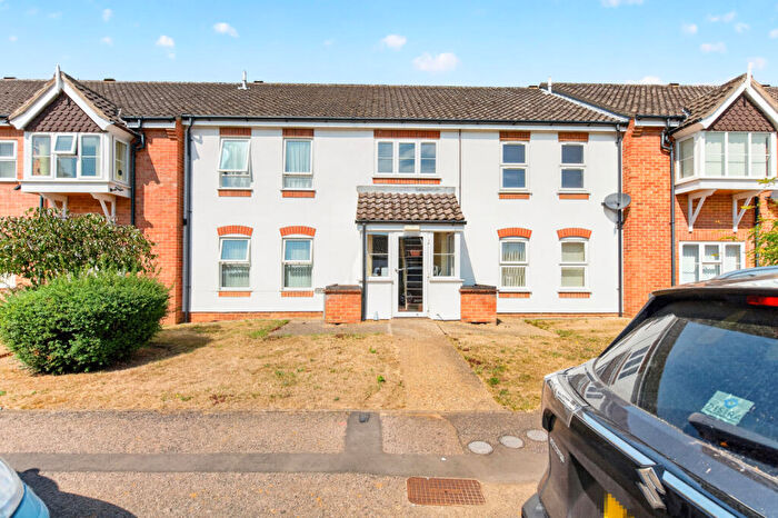 1 Bedroom Flat For Sale In St. Margarets Gardens, Hoveton, Norwich, Norfolk, NR12