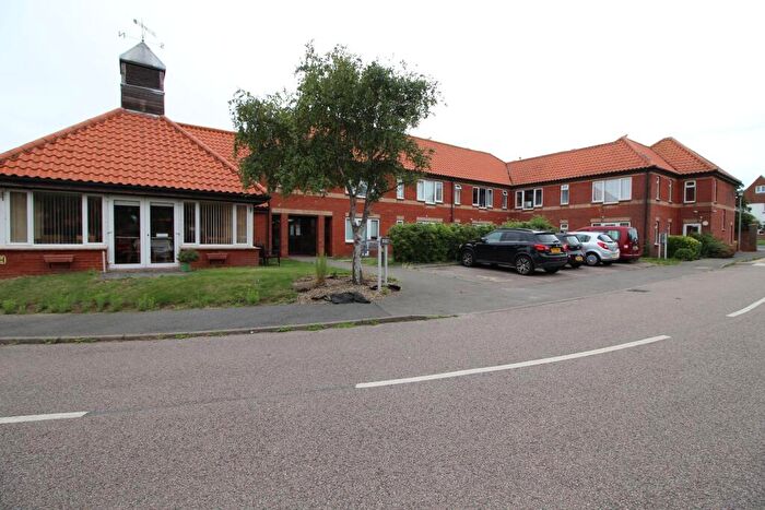 Studio To Rent In The Lodge, Hall Crescent, Holland-on-Sea, Clacton-on-Sea, CO15