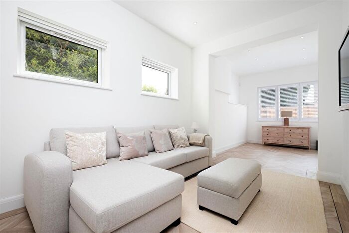 4 Bedroom Detached House For Sale In The Broadway, Mill Hill, London, NW7