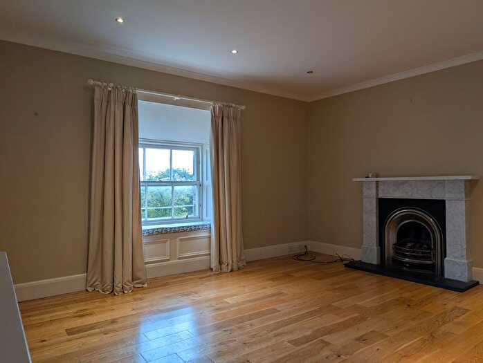 2 Bedroom Flat To Rent In Royal Circus, Edinburgh, EH3