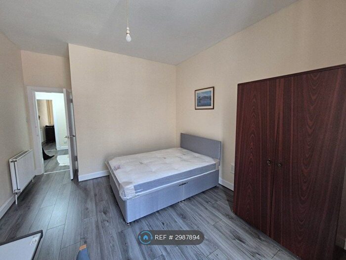 4 Bedroom Flat To Rent In Park Road, Glasgow, G4