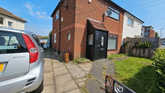 2 Bedroom Semi-Detached House To Rent In Boggart Hill Gardens, Leeds, LS14