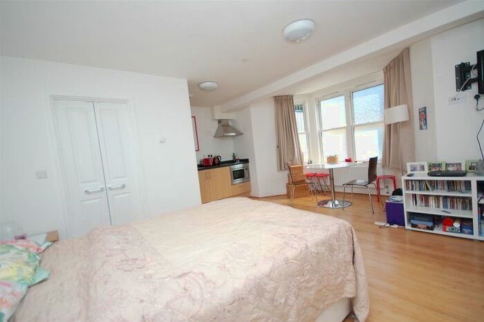 Studio To Rent In Shepherds Bush Road, Brook Green, London, W6