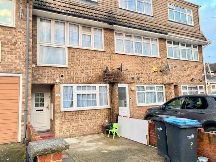 3 Bedroom Property To Rent In South Road, Edmonton, London, N9