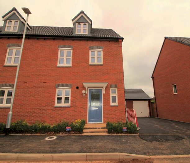 4 Bedroom Semi-Detached House To Rent In Autumn Close, West Bridgford, NG2