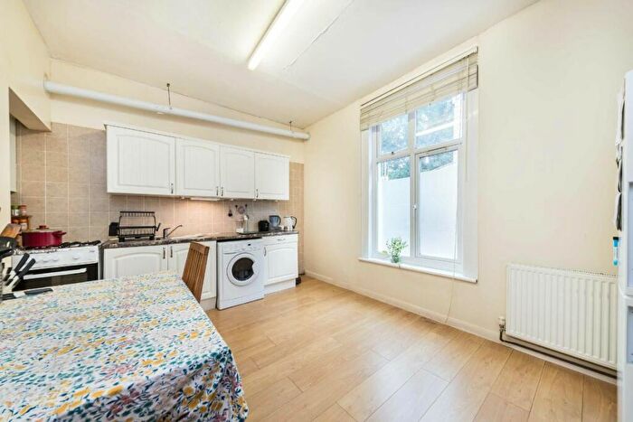 1 Bedroom Flat To Rent In Tyrrell Road, East Dulwich, SE22