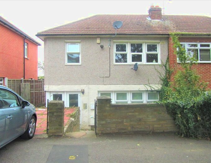 2 Bedroom Flat To Rent In Waltham Way, Chingford, E4