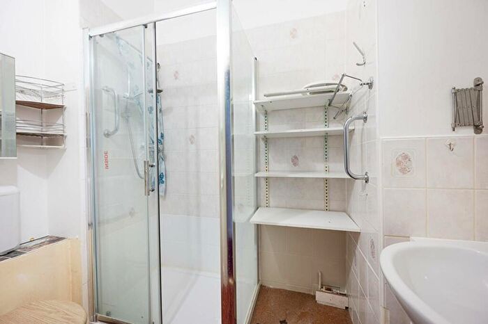 2 Bedroom Flat For Sale In Church Road, Leyton, London, E10