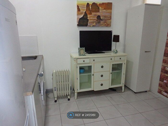 Studio To Rent In Waterloo Road, Stoke, ST6