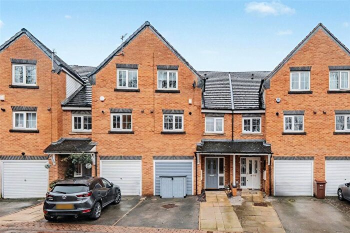 4 Bedroom Terraced House For Sale In Pennyfield Close, Leeds, LS6