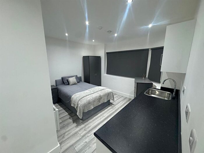 Studio To Rent In The Avenue, Harrow Weald, Harrow, HA3