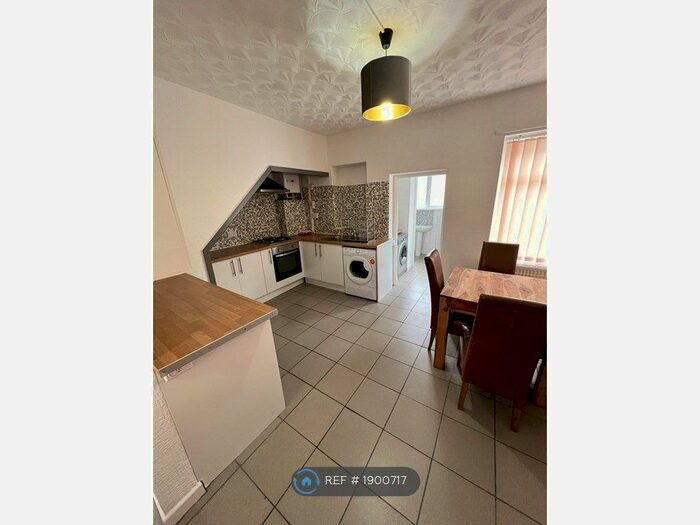 3 Bedroom End Of Terrace House To Rent In Minny Street, Cardiff, CF24