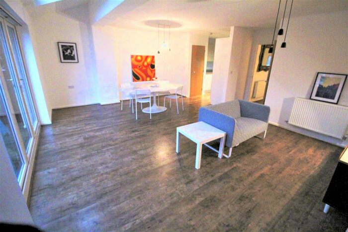 3 Bedroom Terraced House To Rent In Broughton Lane, Salford, M7