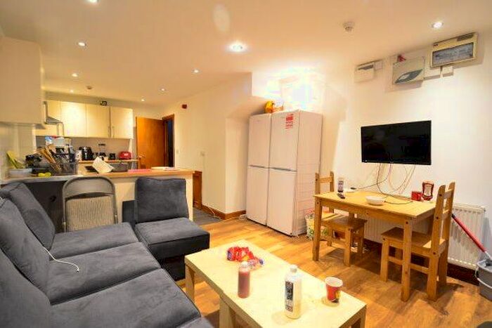 6 Bedroom Terraced House To Rent In Hubert Road Rose Cottages, Birmingham, B29