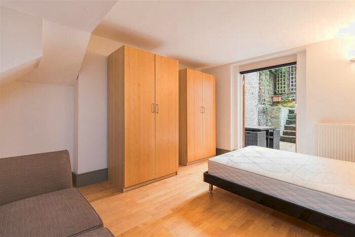 2 Bedroom Flat To Rent In Churchfield Road, London, W3