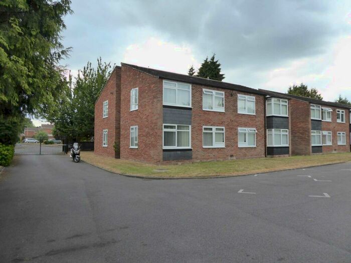Flat To Rent In Hartsbourne Road, Earley, RG6