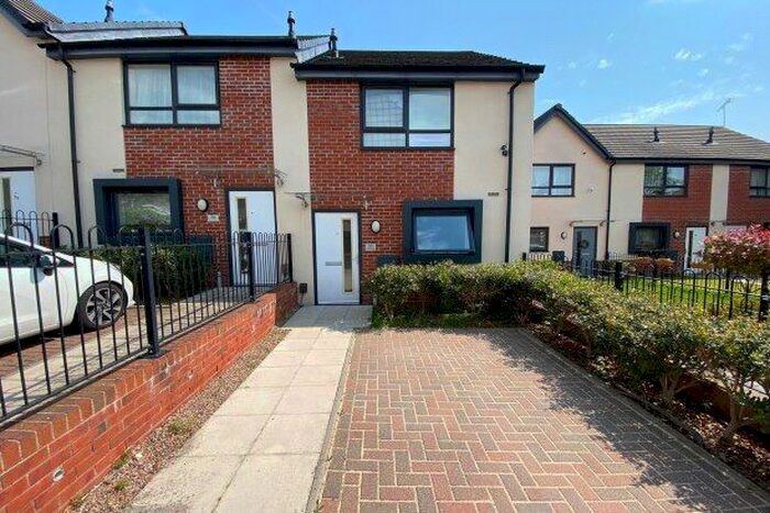 2 Bedroom Property To Rent In Flewitt Gardens, Nottingham, NG3