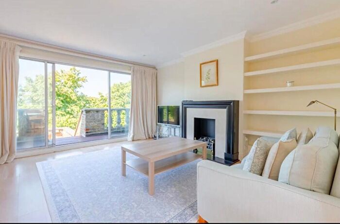 2 Bedroom Maisonette To Rent In Ifield Road, West Brompton, SW10