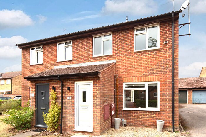 3 Bedroom Semi-Detached House For Sale In Manston Close, Bicester, Oxfordshire, OX26