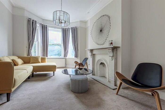 5 Bedroom Maisonette To Rent In Alma Road, Windsor, SL4