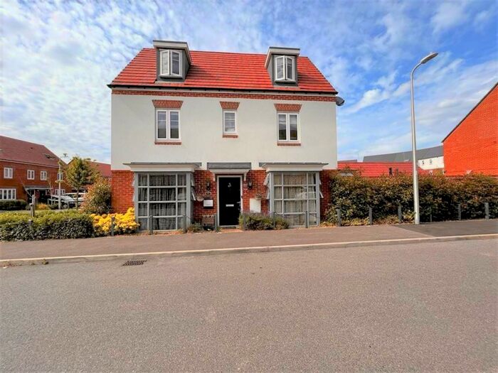 4 Bedroom Detached House To Rent In Ifould Crescent, Wokingham, RG40