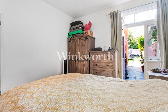2 Bedroom Flat For Sale In Handsworth Road, Tottenham, London, N17