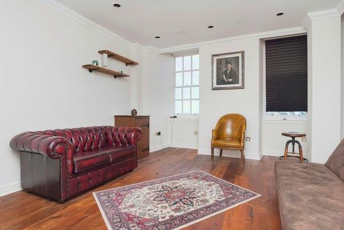 Studio To Rent In North Bank Street, Edinburgh, EH1