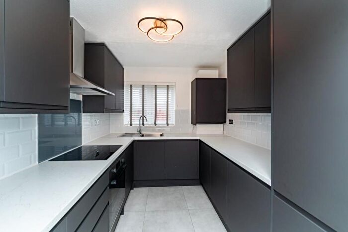 1 Bedroom Flat To Rent In St Paul's Close, Ealing, W5