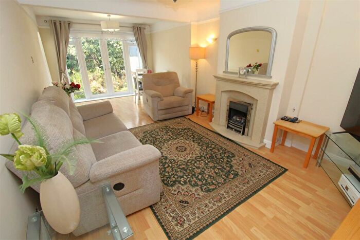 2 Bedroom Semi-Detached Bungalow For Sale In Beech Avenue, Melling, Liverpool, L31