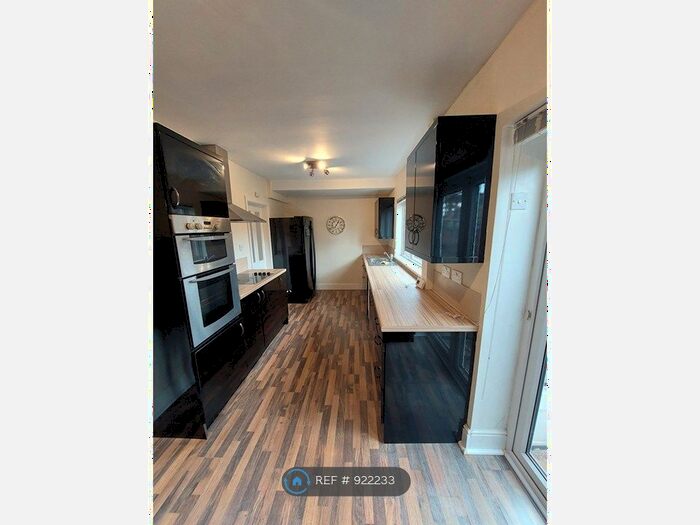 3 Bedroom Terraced House To Rent In London Fields, Wigan, WN5