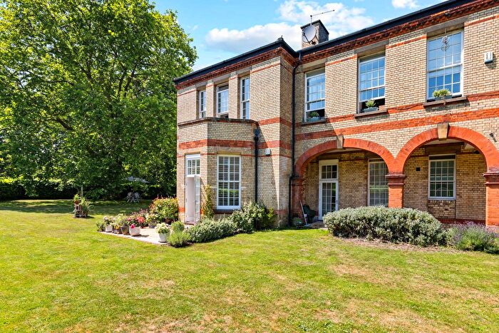 2 Bedroom Flat For Sale In Eastman Way, Epsom, KT19