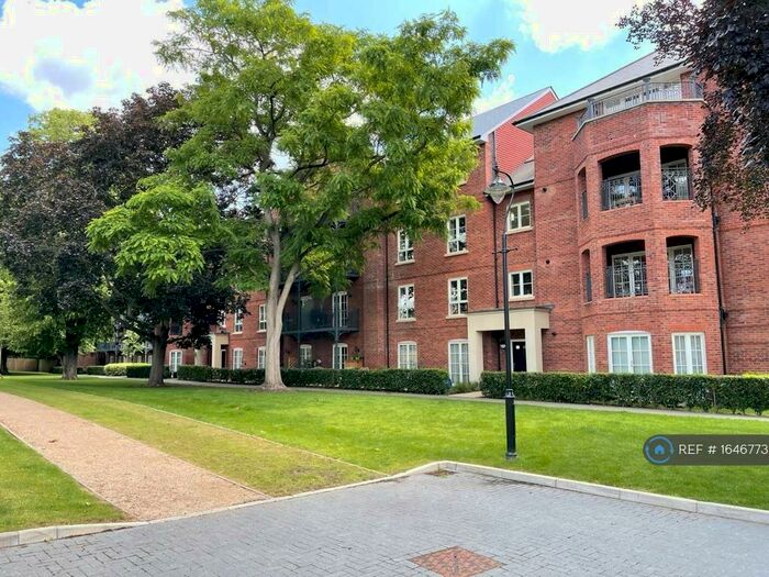 2 Bedroom Flat To Rent In Portland Crescent, Marlow, SL7