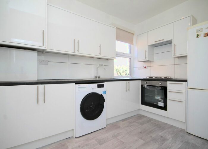 2 Bedroom Flat To Rent In Kitchener Road, Seven Sisters, N17