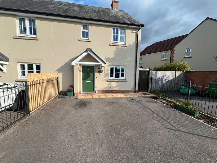 3 Bedroom End Of Terrace House For Sale In Roman Way, Yeovil, BA22