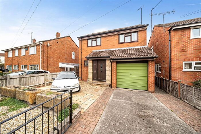 3 Bedroom Detached House For Sale In Crofton Avenue, Yeovil, BA21