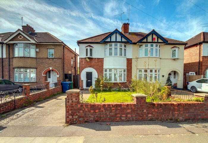 3 Bedroom Semi-Detached House To Rent In Devonshire Road, Mill Hill, NW7