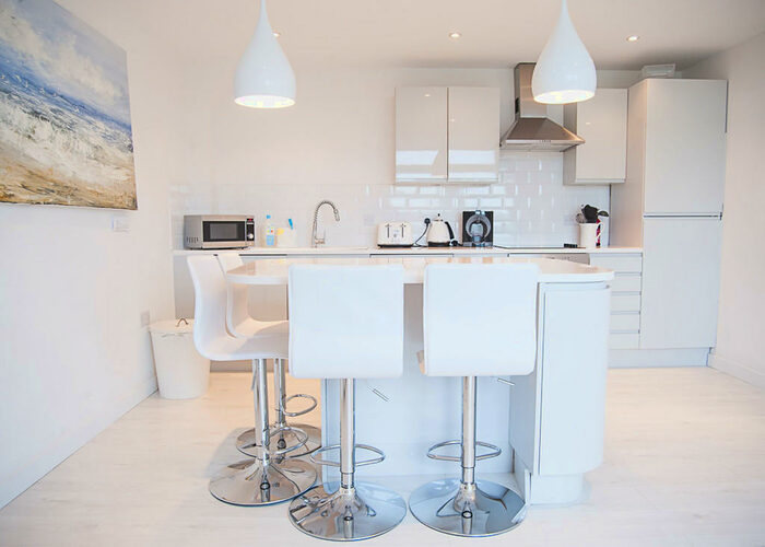 1 Bedroom Apartment To Rent In Victoria Avenue, West Molesey, KT8