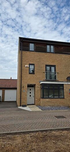 4 Bedroom Semi-Detached House To Rent In Tern Drive, St Ives, PE27