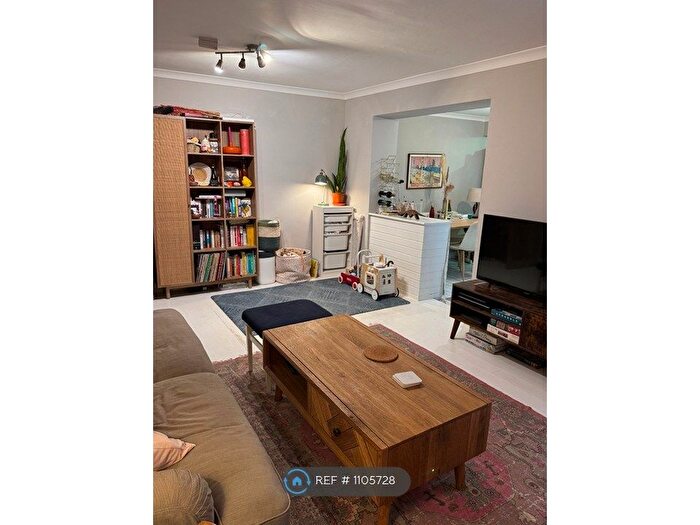 2 Bedroom Flat To Rent In Montpelier Crescent, Brighton, BN1