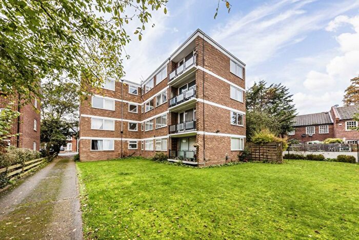 1 Bedroom Flat To Rent In Waldegrave Road, Teddington, TW11