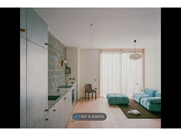 3 Bedroom Detached House To Rent In London, London, N16