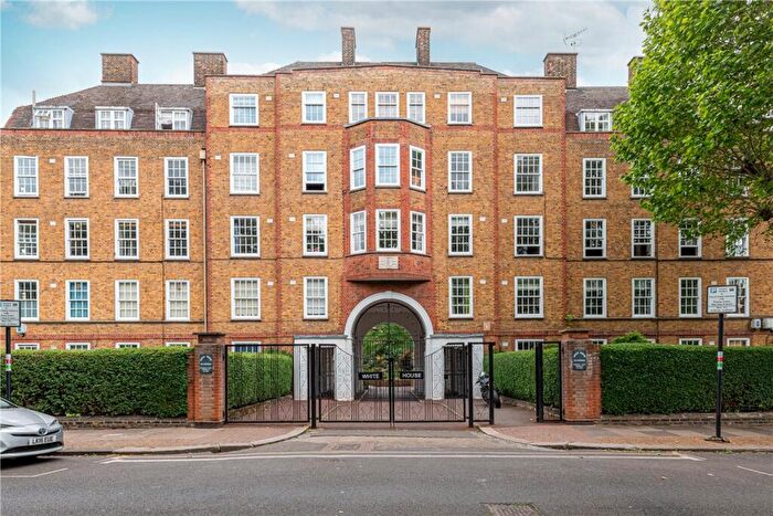 2 Bedroom Apartment To Rent In Vicarage Crescent, London, SW11