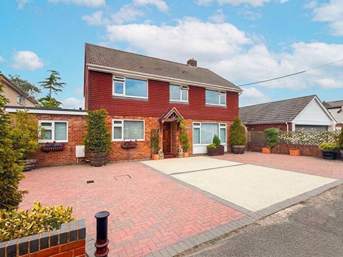 5 Bedroom Detached House For Sale In Larch Avenue, Holbury, SO45