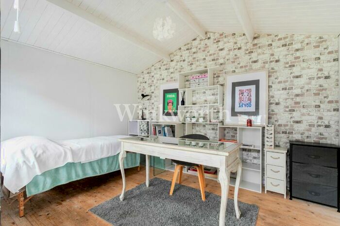 3 Bedroom Semi-Detached House For Sale In Berkshire Gardens, London, N13