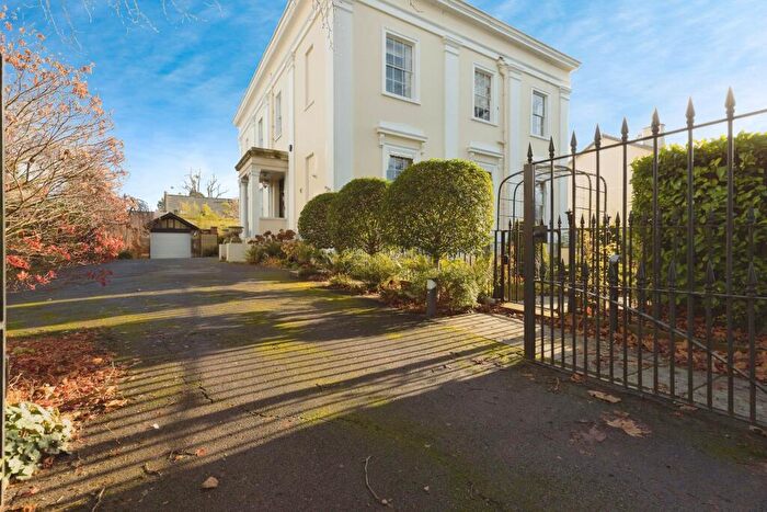 2 Bedroom Flat To Rent In Pittville Lawn, Cheltenham, GL52