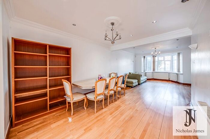 5 Bedroom Semi-Detached House To Rent In Raith Avenue, Southgate London, N14