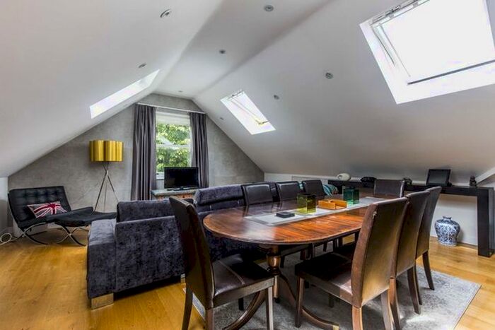 3 Bedroom Flat To Rent In Manor Road, London, W13